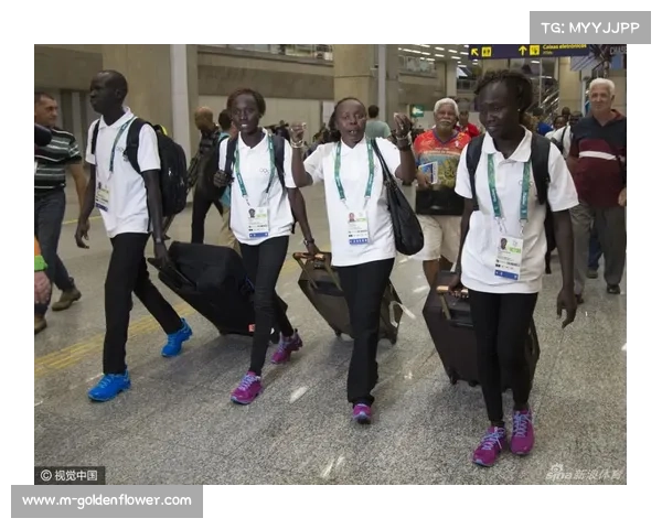 难民代表团选手抵达奥运村，与志愿者合影纪念历史时刻